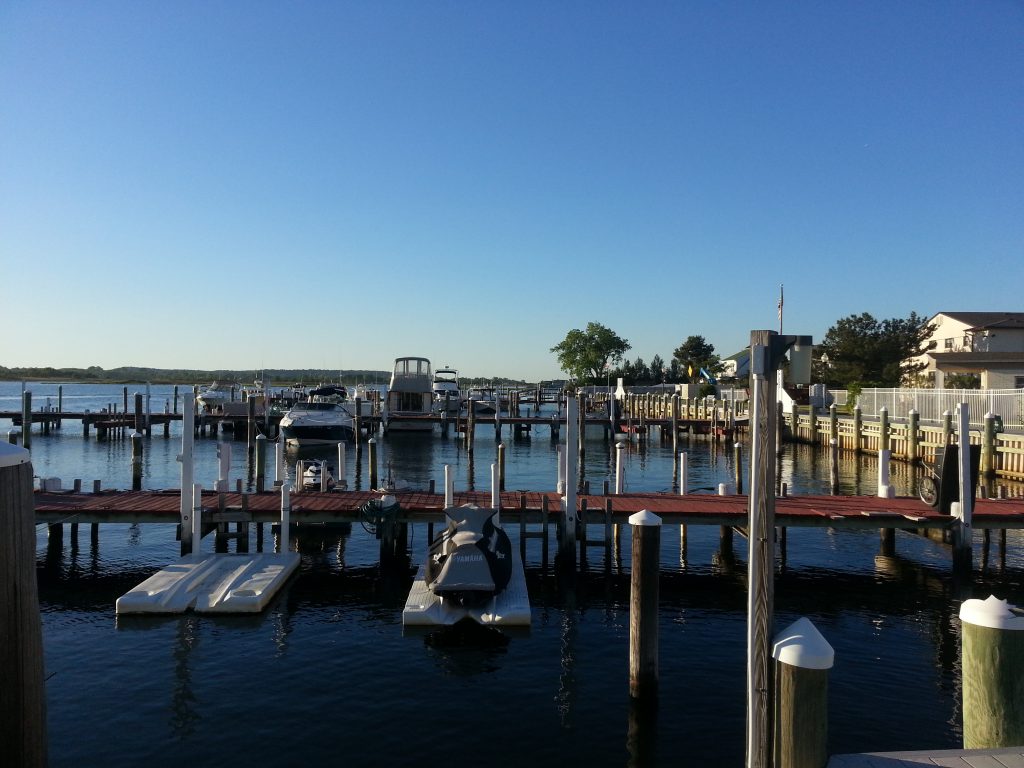 Behind Wharfside Manor is the Wharfside Marina, making it a popular place for boaters.