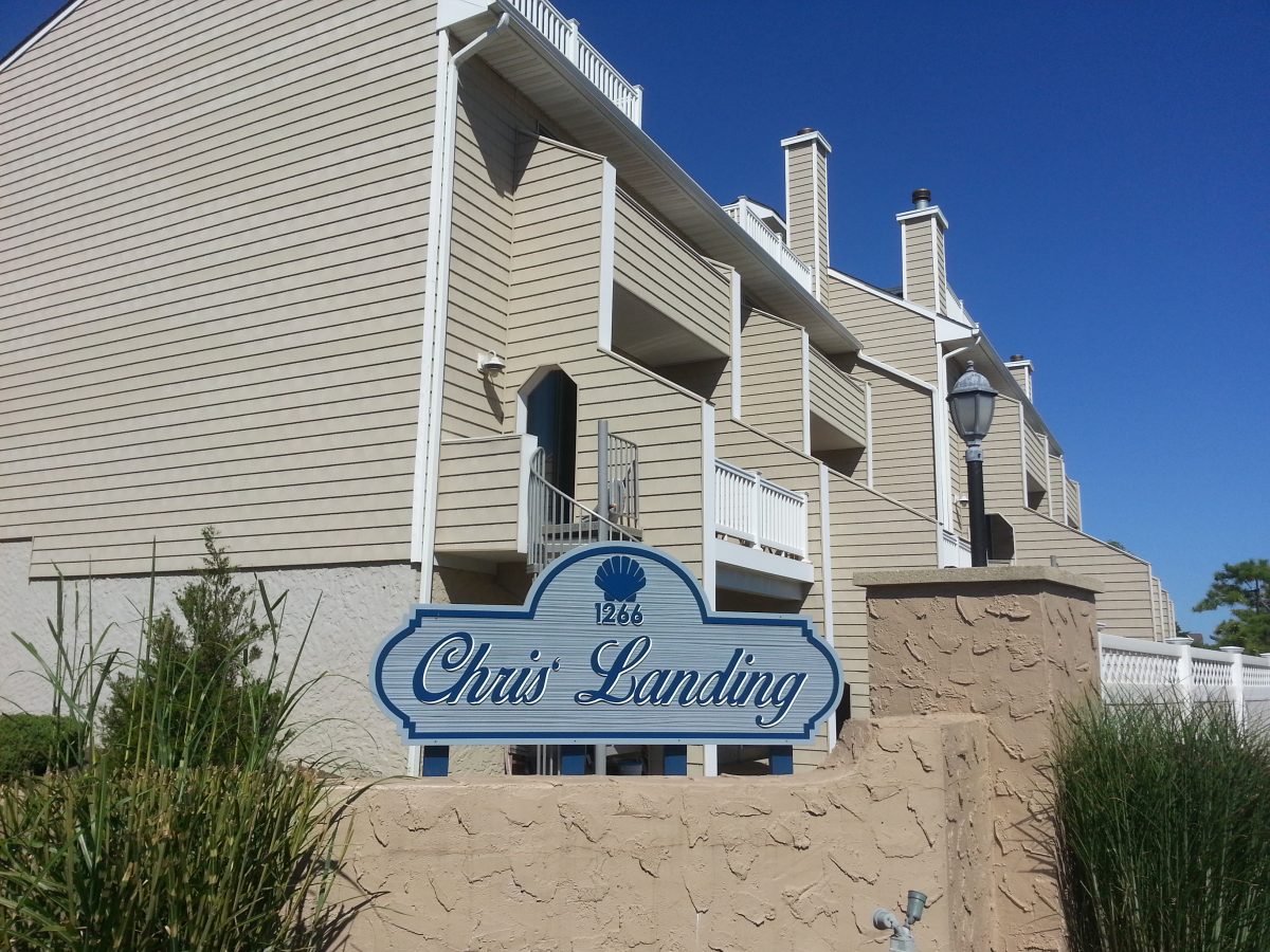 Chris' Landing is an upscale condo community located on the Shrewsbury River in Sea Bright NJ.