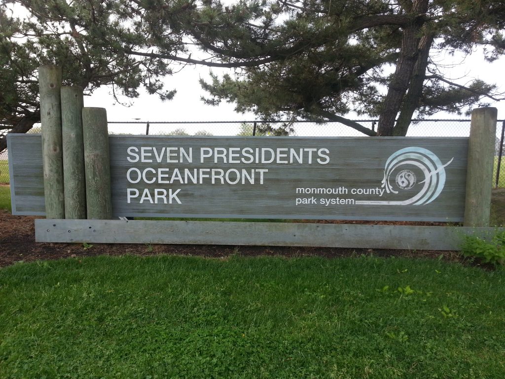 About 1000' from Ocean Pointe is the entrance to 7 Presidents Oceanfront Park.